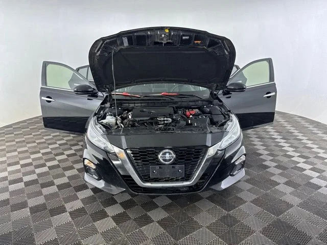 Used 2020 Black Nissan 2.5 SL image 11
