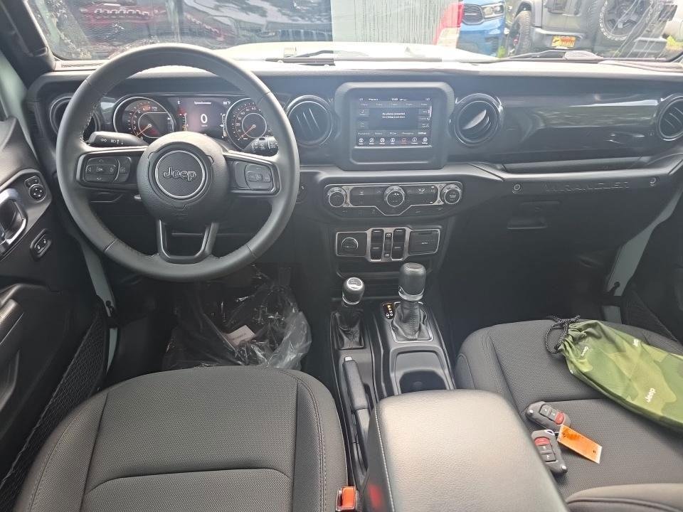 Used 2023 Earl Clearcoat Jeep Sport Altitude image 5