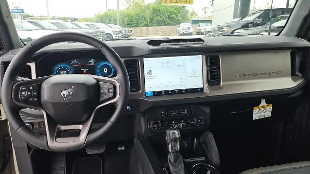 New 2025 Desert Sand Ford Outer Banks 4WD image 27
