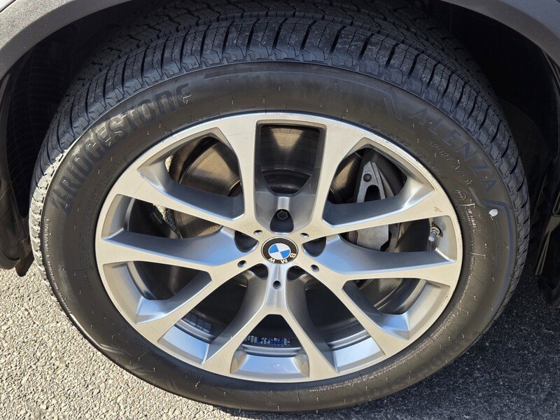 Used 2025 White BMW xDrive40i image 13