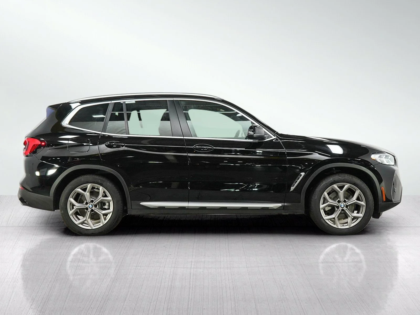 Used 2022 Black BMW xDrive30i image 6