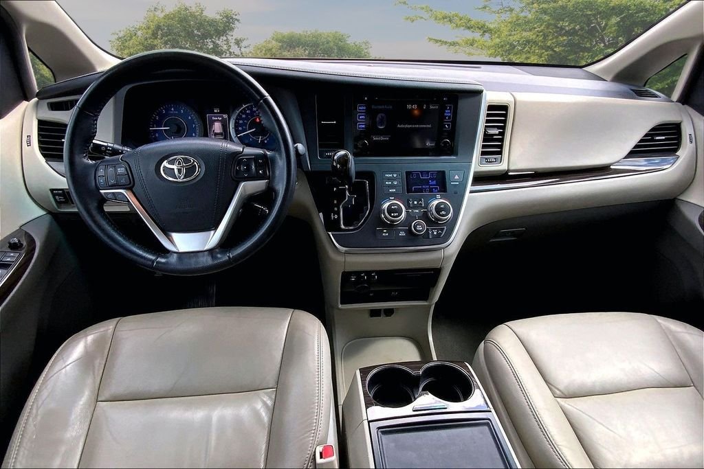 Used 2015 White Toyota XLE Premium image 7