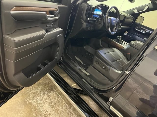 Used 2022 Dark Ash Metallic Chevrolet High Country image 17
