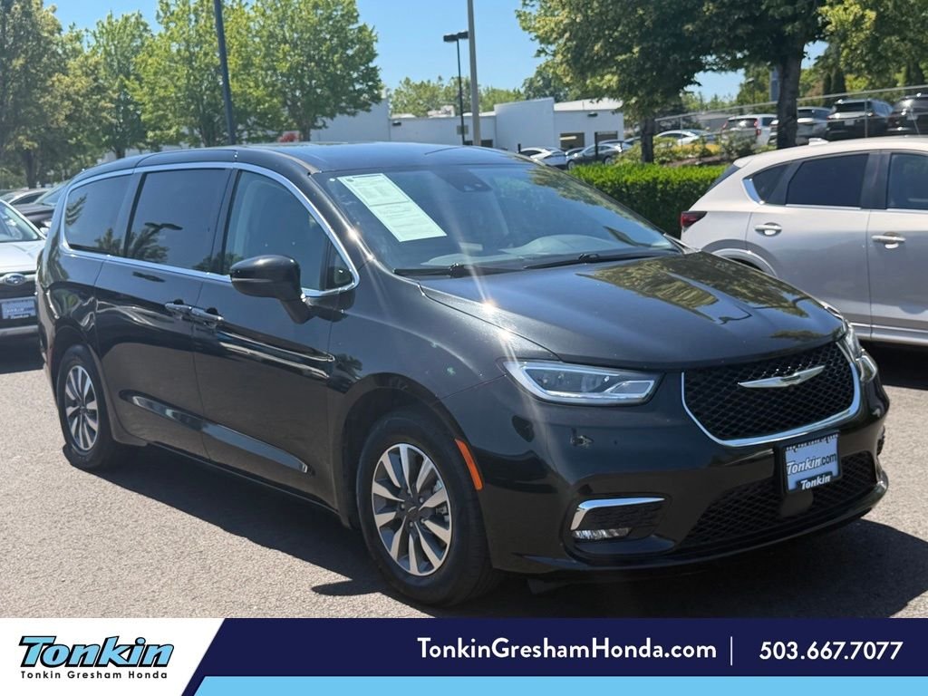 Used 2023 Brilliant Black Crystal Pearlcoat Chrysler Touring L image 1