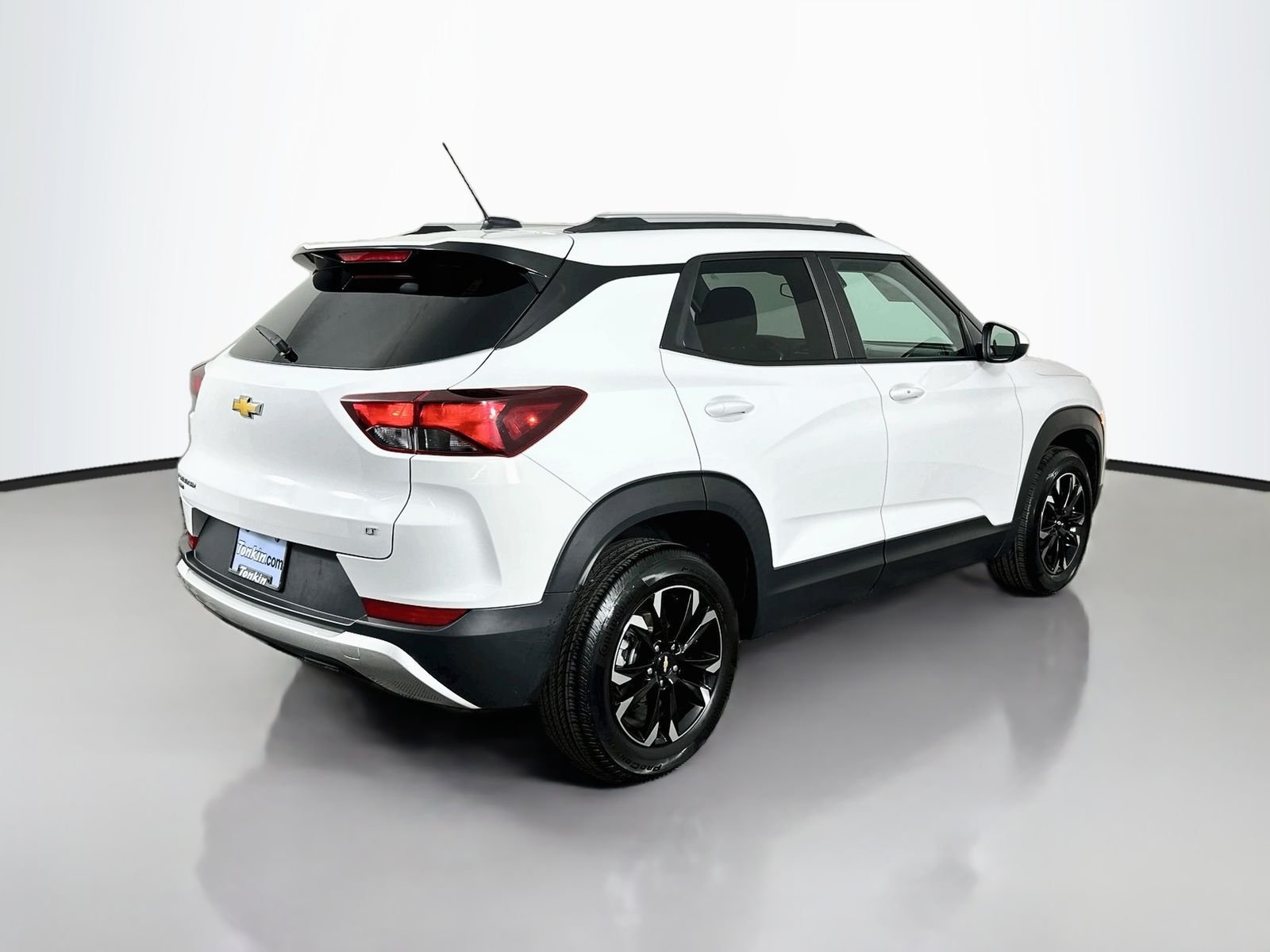 Used 2023 Summit White Chevrolet LT image 8