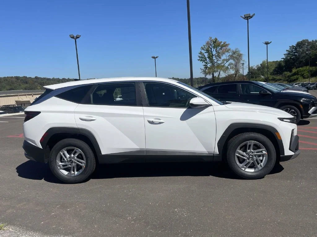 New 2026 White Hyundai SE image 2