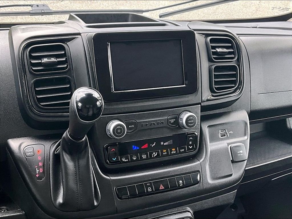 Used 2025 White Ram Base image 18