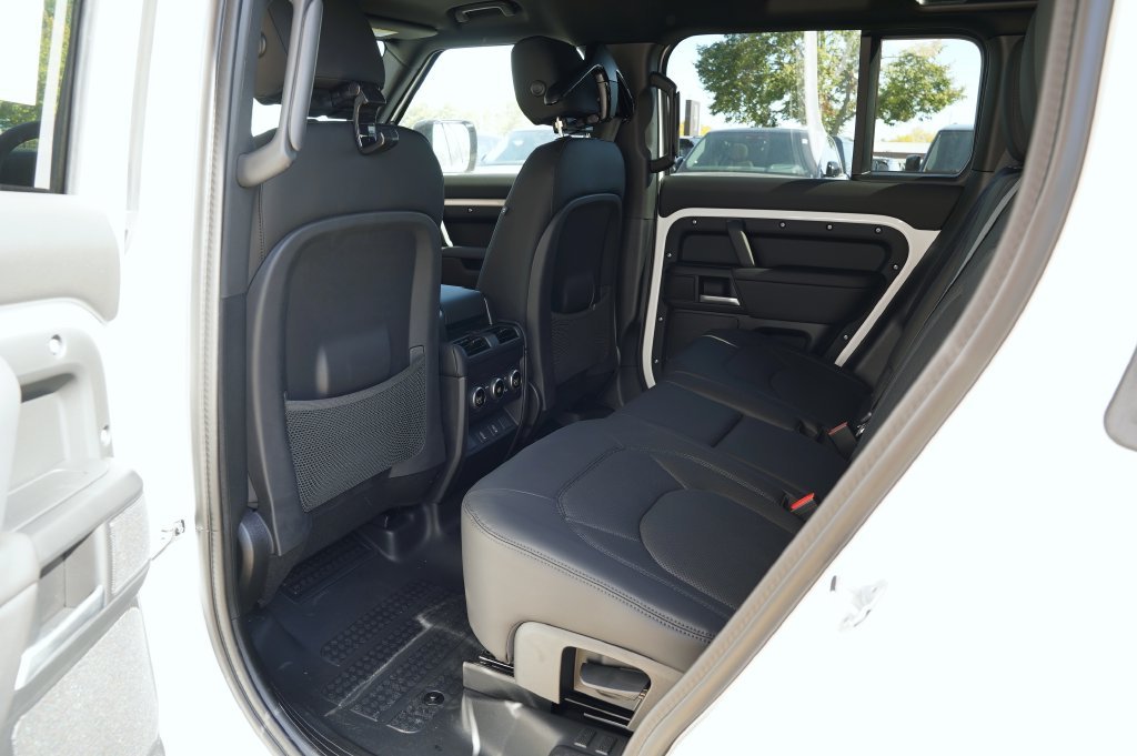 New 2026 Fuji White Land Rover X-Dynamic SE image 33