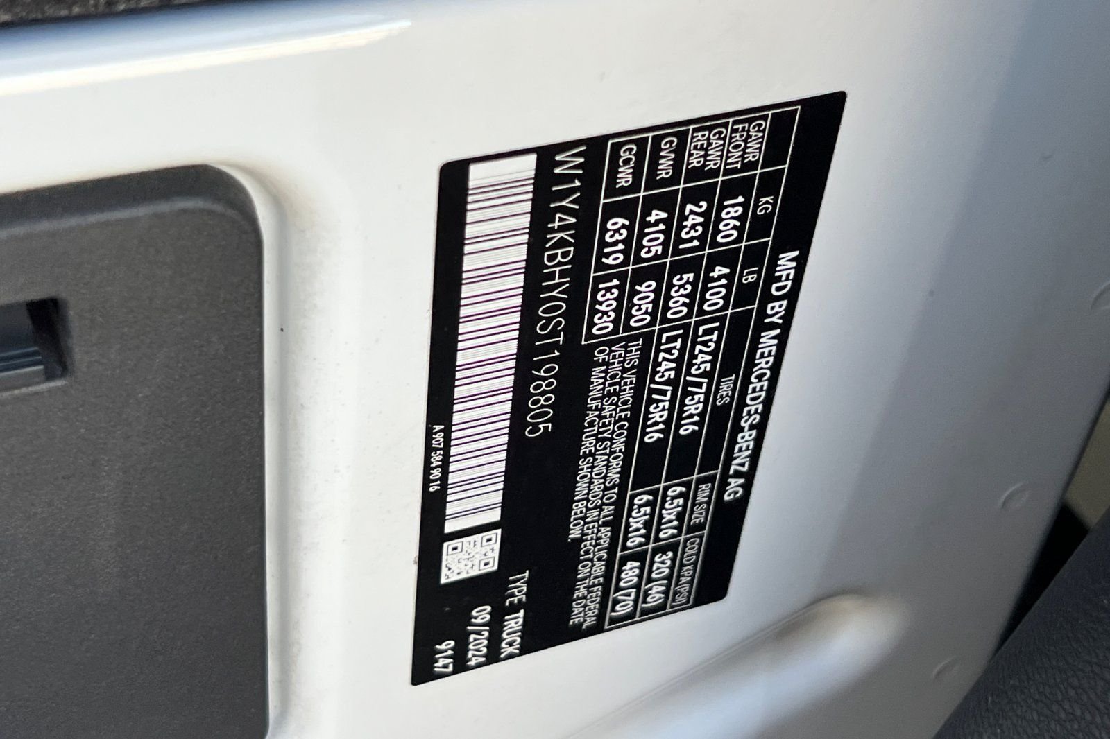 Used 2025 Arctic White Mercedes-Benz Cargo 144 WB image 30