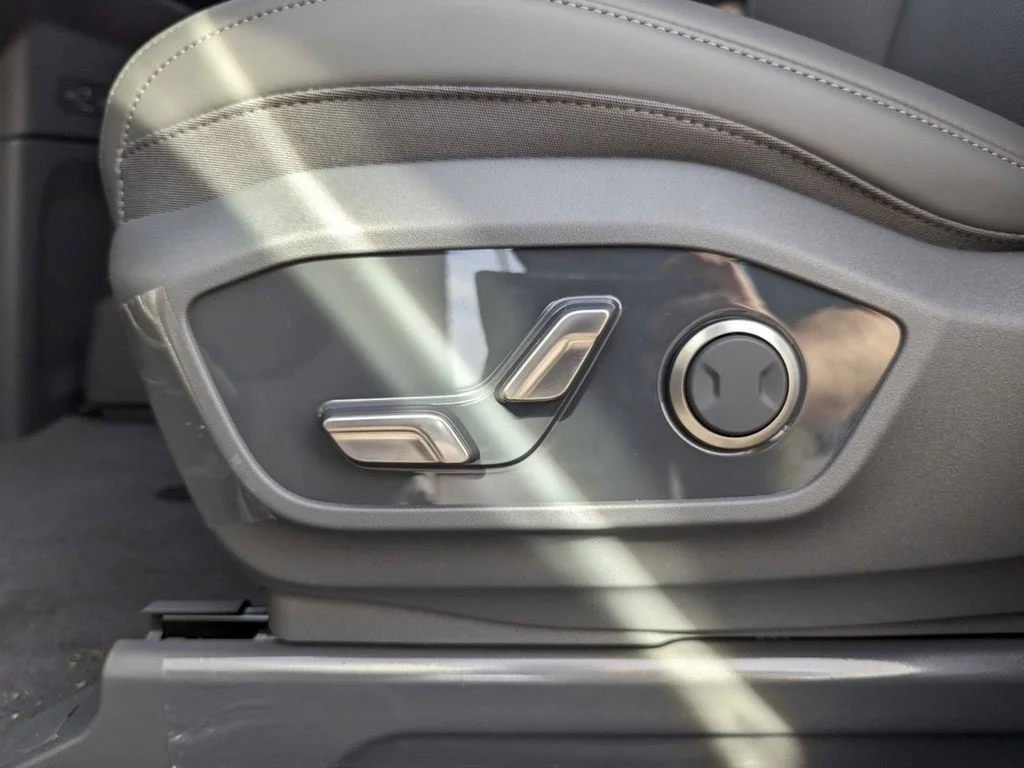 New 2024 Pebble Gray Kia Light RWD image 12
