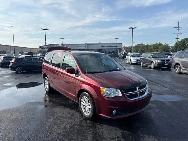 Used 2018 Red Dodge SXT image 3