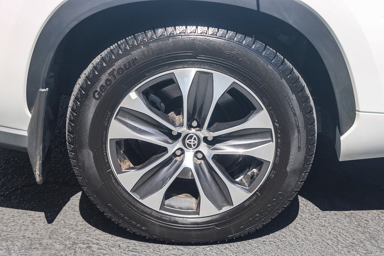 Used 2022 Wind Chill Pearl Toyota XLE image 11