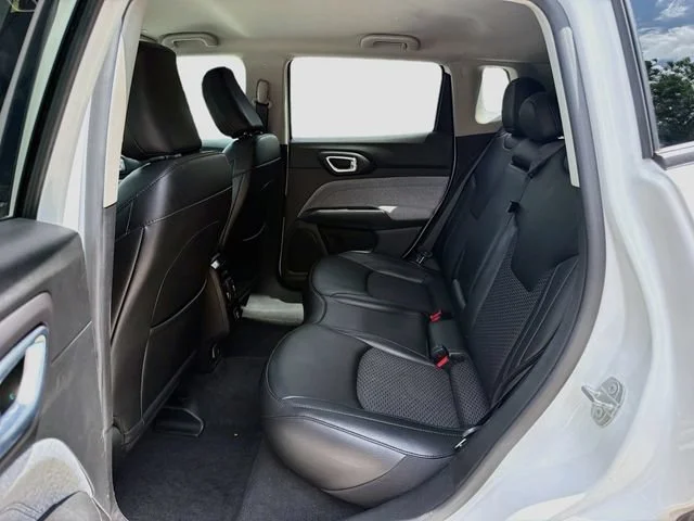 Used 2022 Bright White Clearcoat Jeep Latitude image 19