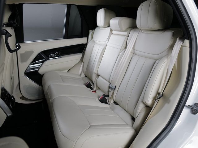 New 2026 Fuji White Land Rover SE image 5