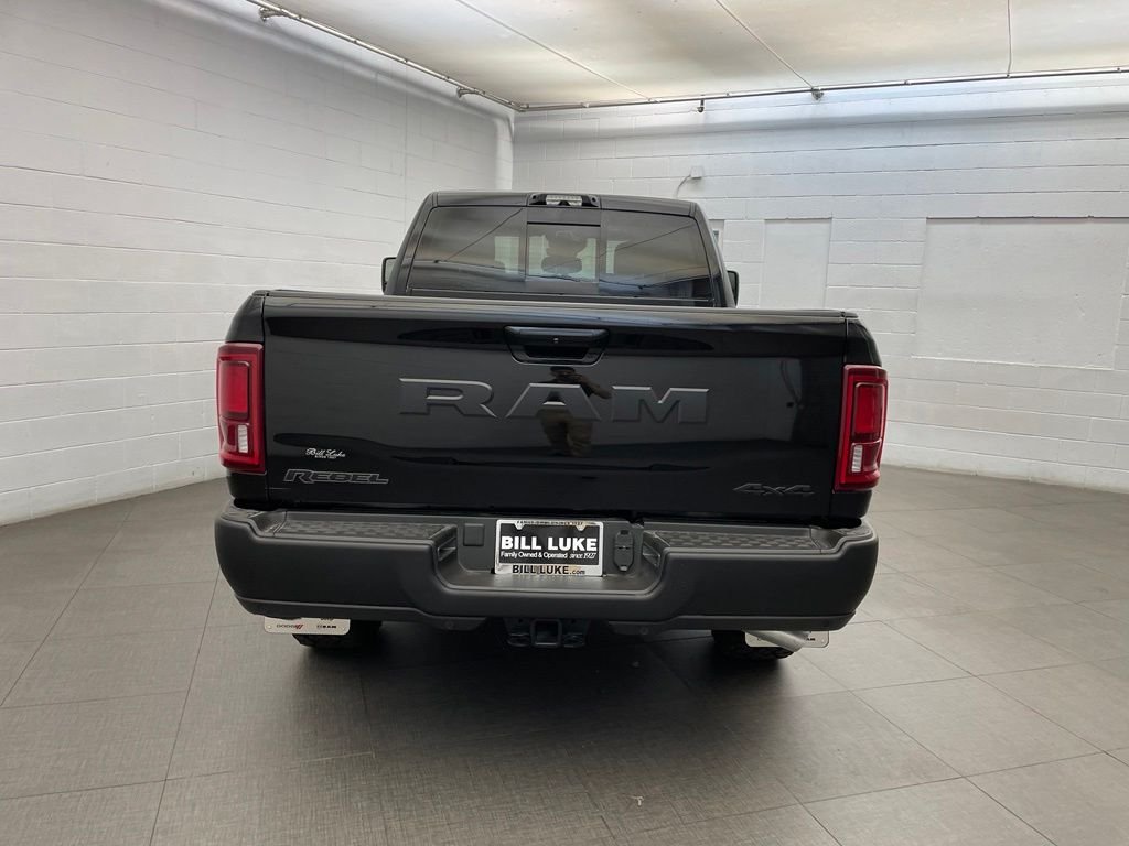 New 2026 Diamond Black Crystal Pearl-Coat Exterior Paint RAM Rebel image 4