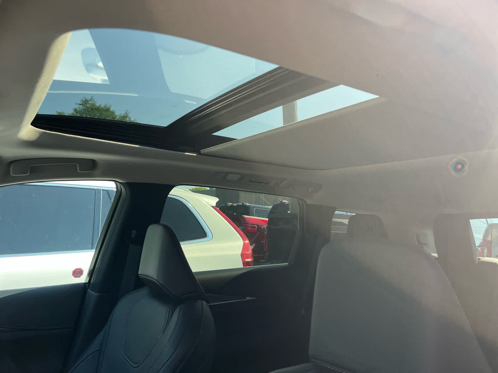 Used 2024 WH INFINITI LUXE image 3