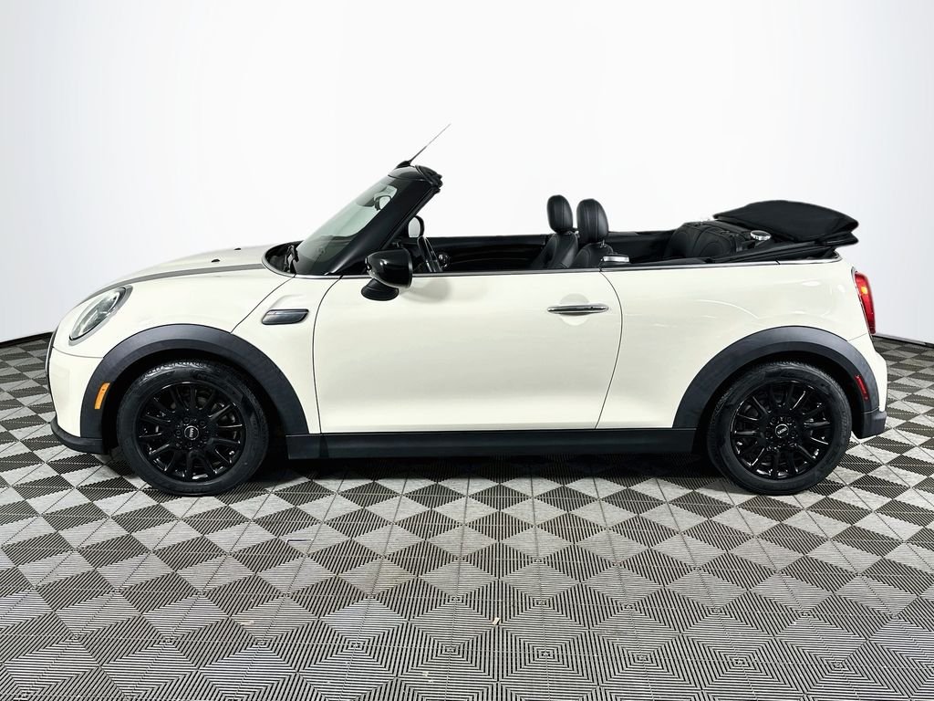 Used 2022 Pepper White MINI Signature image 10