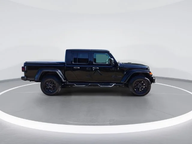 Used 2023 Black Jeep Sport S image 9