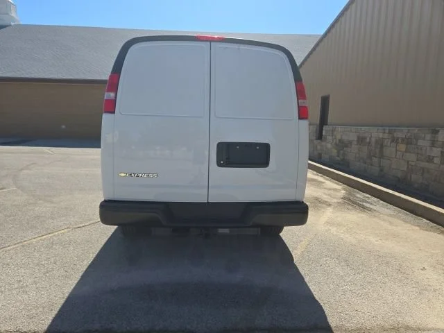 New 2025 Summit White Chevrolet WT image 6