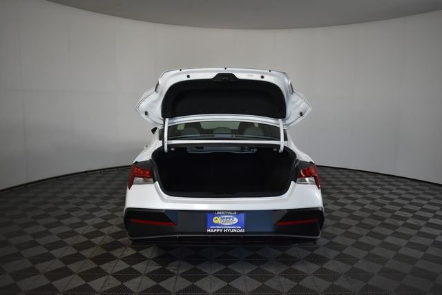 2025 Hyundai Elantra Limited - Photo 22