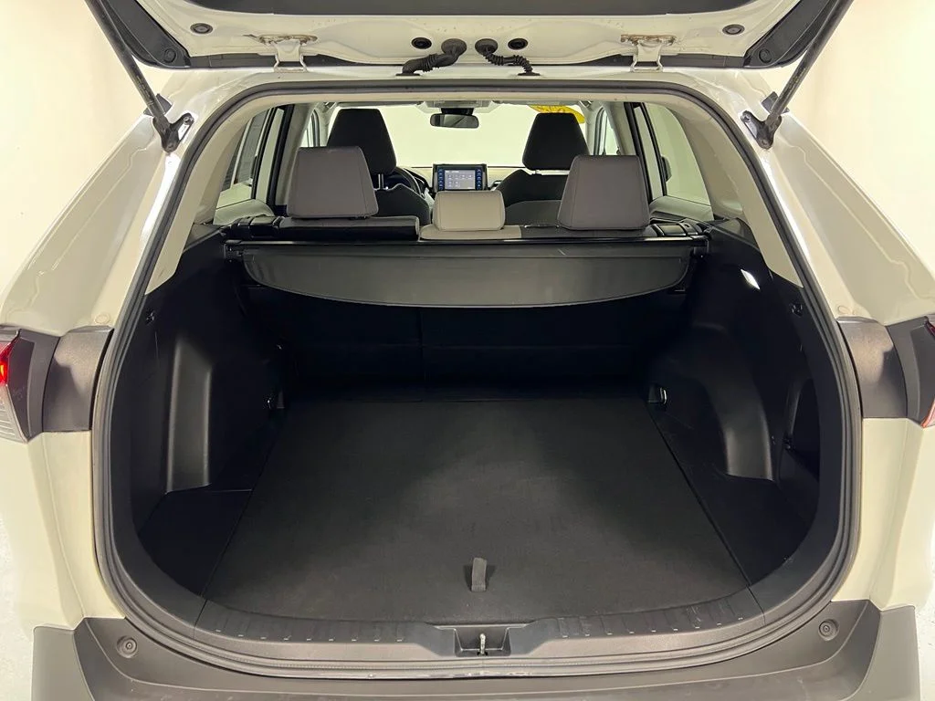 Used 2022 White Toyota XLE image 30