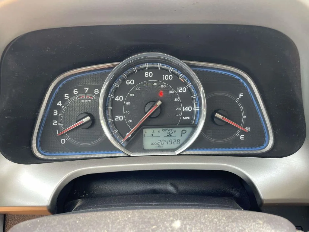 Used 2015 Classic Silver Metallic Toyota Limited image 24