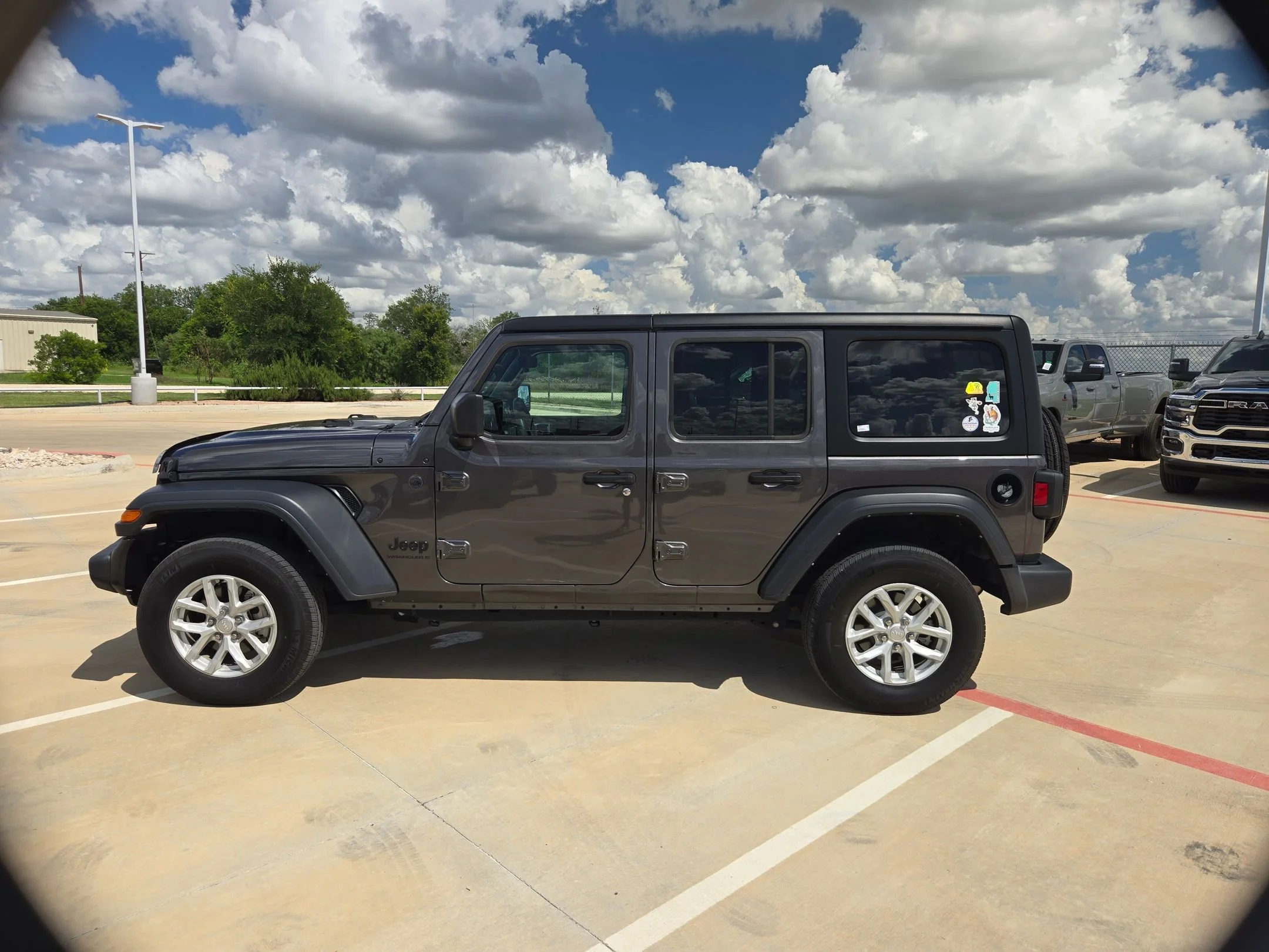 Used 2023 Gray Jeep Sport S image 6