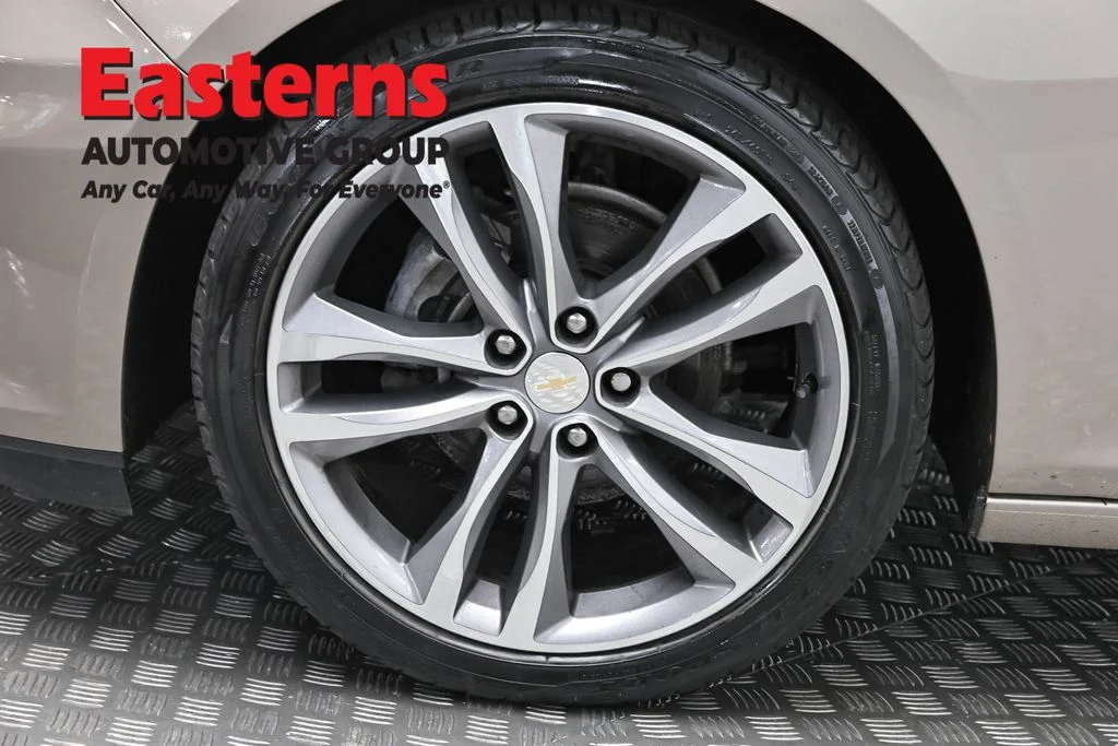 Used 2024 Gray Chevrolet LT image 34