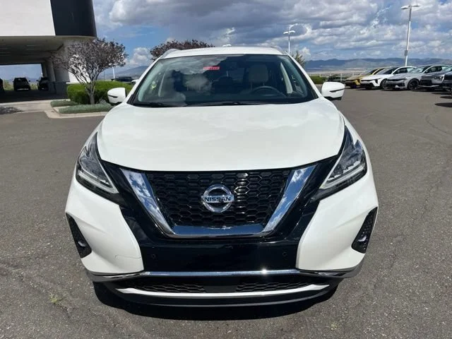 Used 2021 Pearl White Tricoat Nissan SL image 3