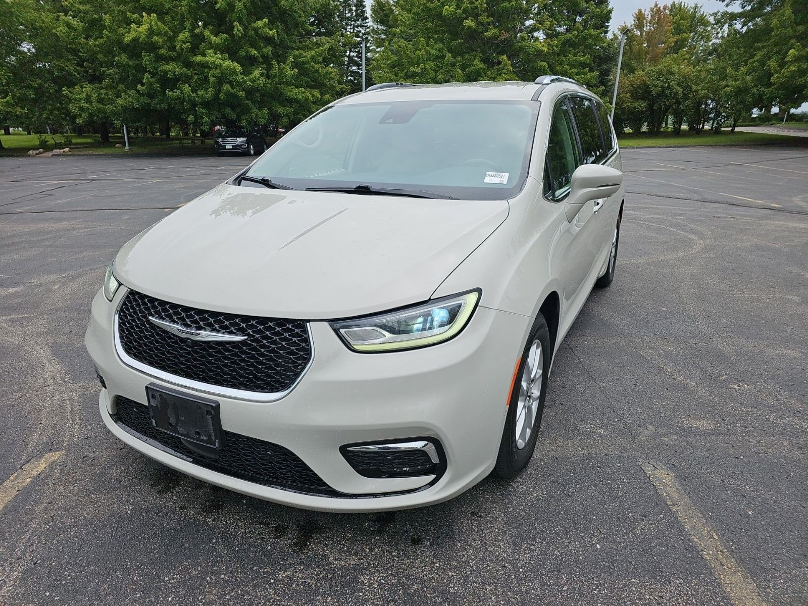 Used 2021 Luxury White Pearlcoat Chrysler Touring L image 2