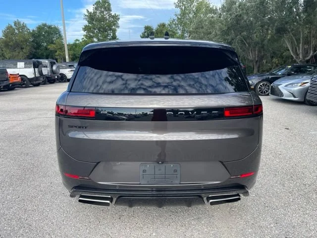 Used 2024 Gray Land Rover Dynamic SE image 3