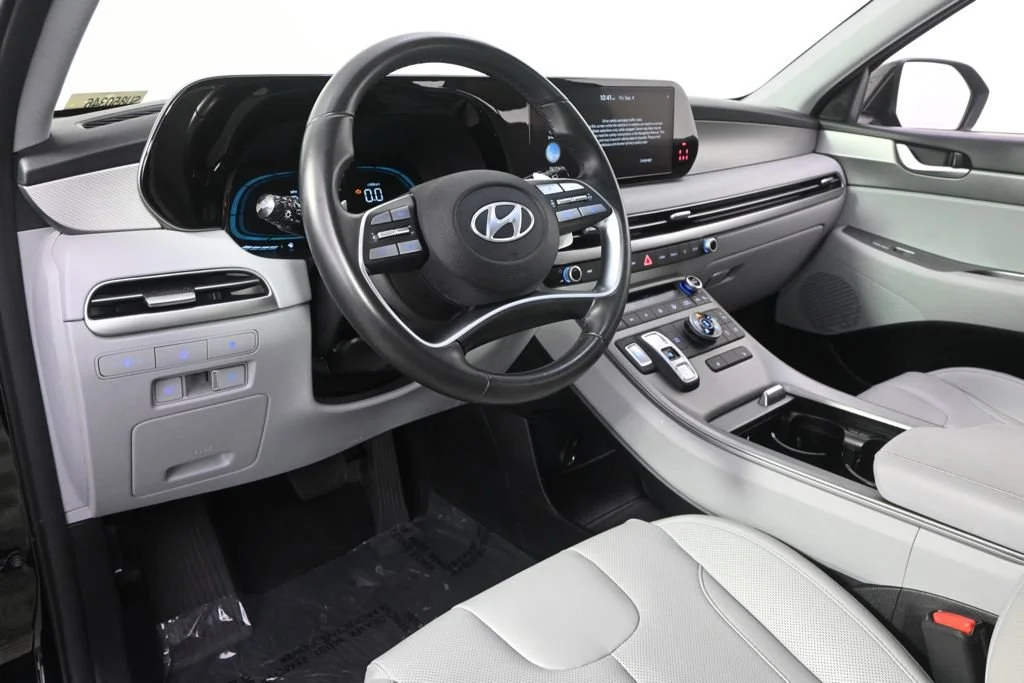 Used 2025 Black Hyundai SEL image 11