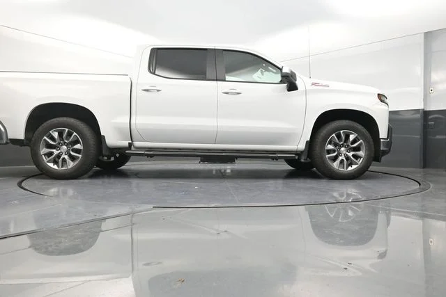 Used 2022 White Chevrolet LT image 38