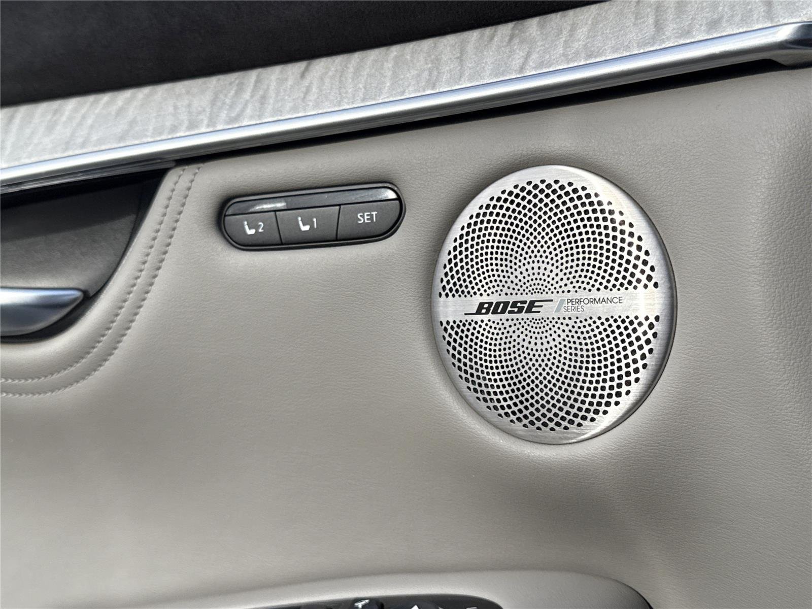 Used 2023 Radiant White INFINITI SENSORY image 16