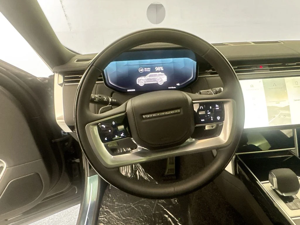 New 2026 Santorini Black Land Rover SE image 9