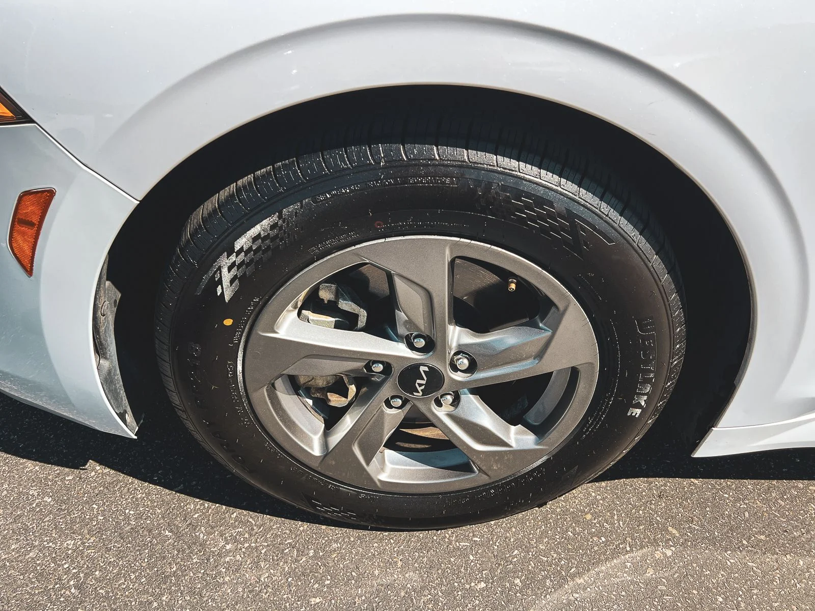 2023 Kia K5 LXS - Photo 12