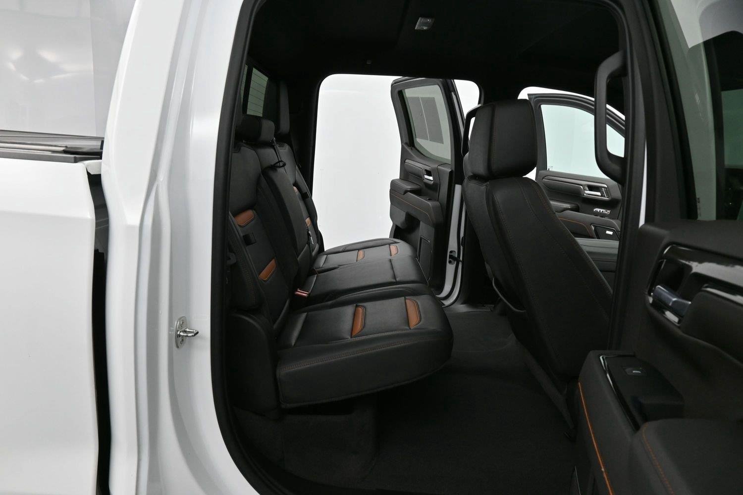Used 2023 SUMMIT WHITE GMC AT4 image 32