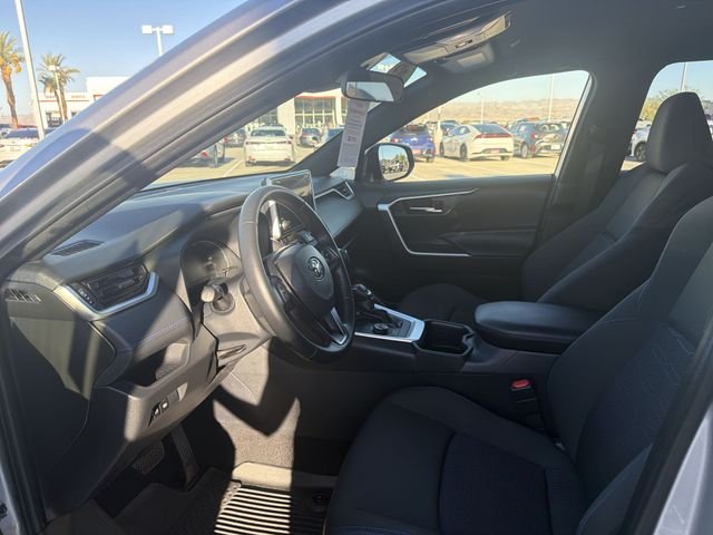 2025 Toyota RAV4 SE - Photo 26