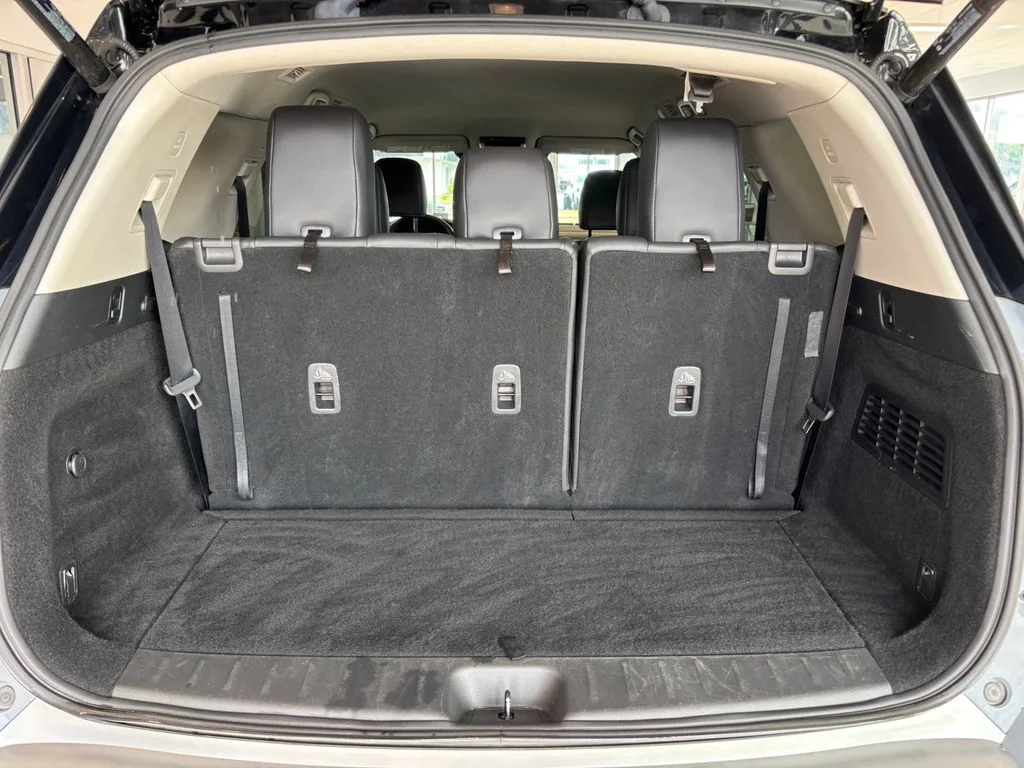 Used 2022 Gray Nissan SL image 29
