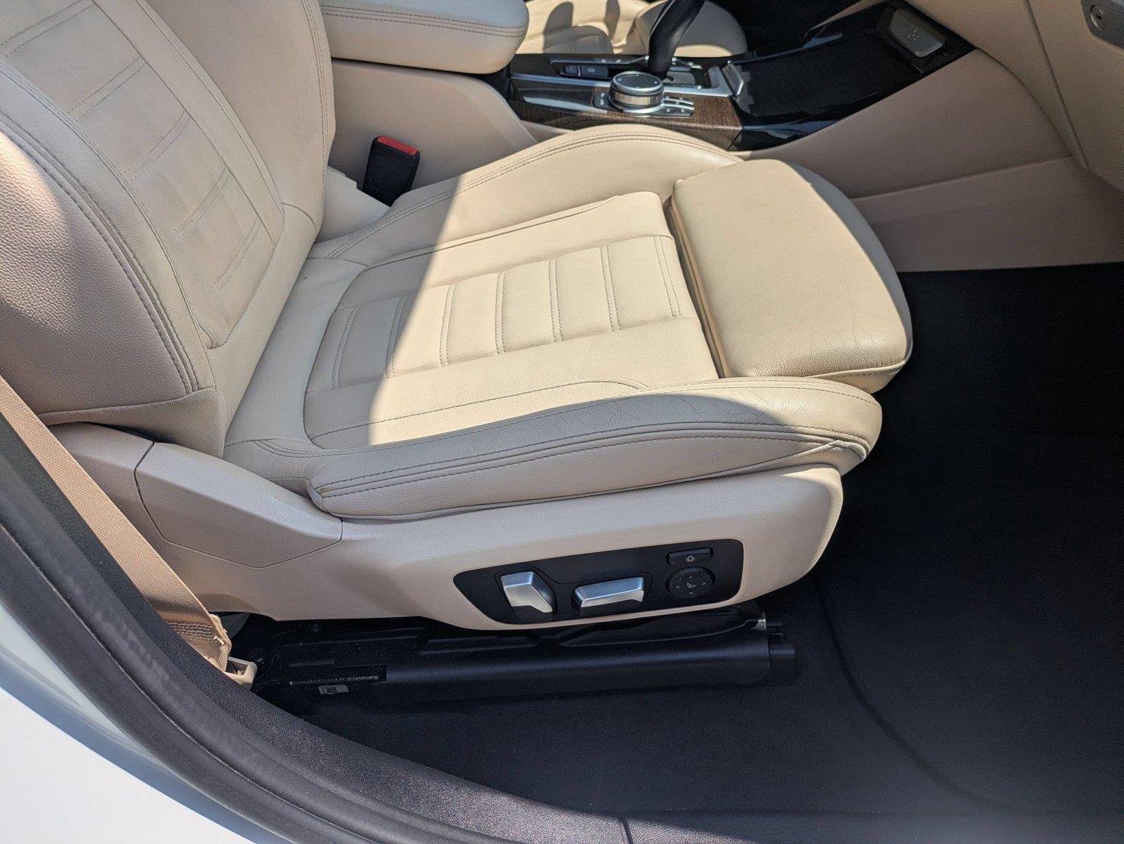Used 2020 Alpine White BMW sDrive30i image 36