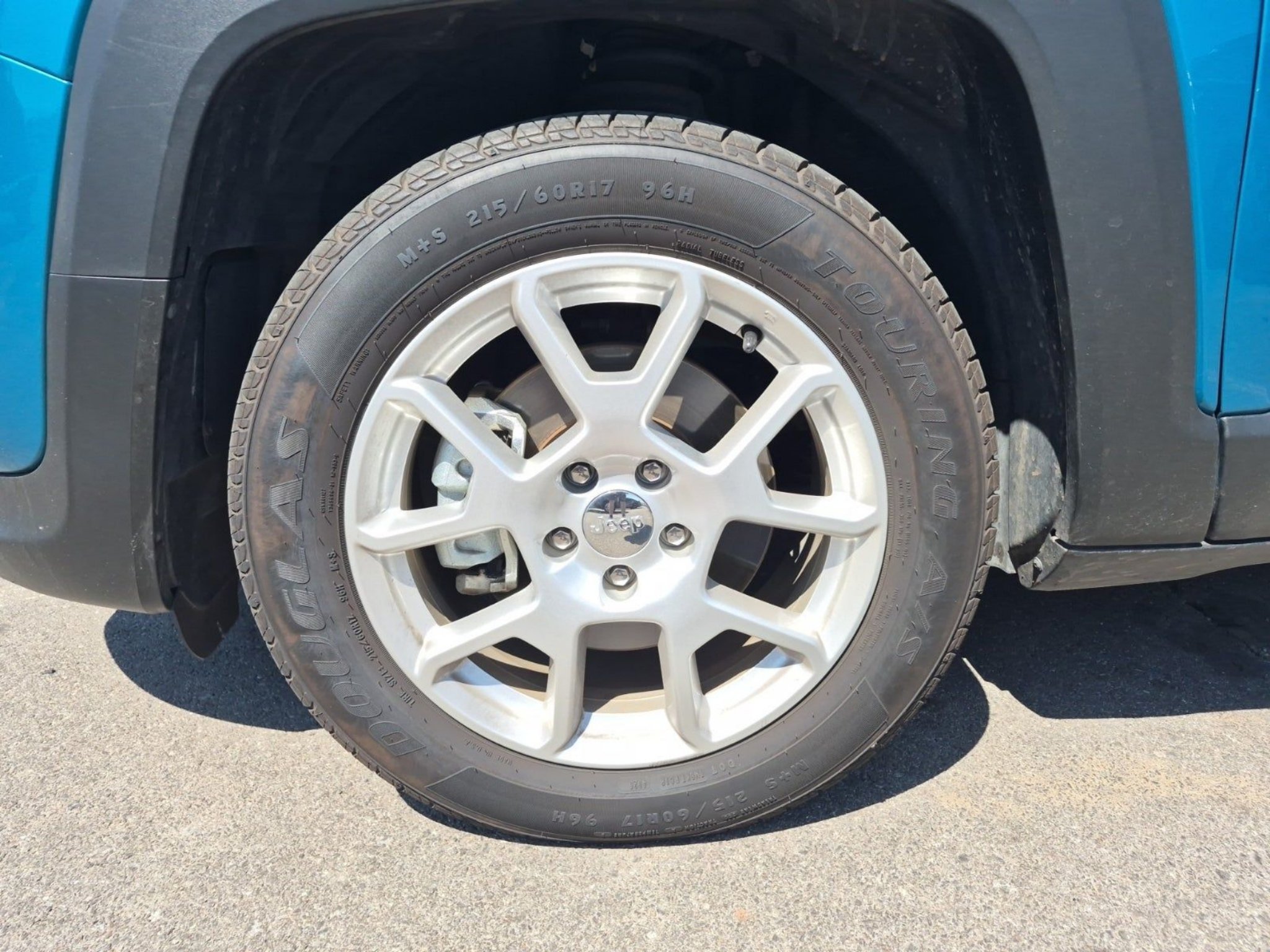 Used 2021 Bikini Metallic Clearcoat Jeep Latitude image 11