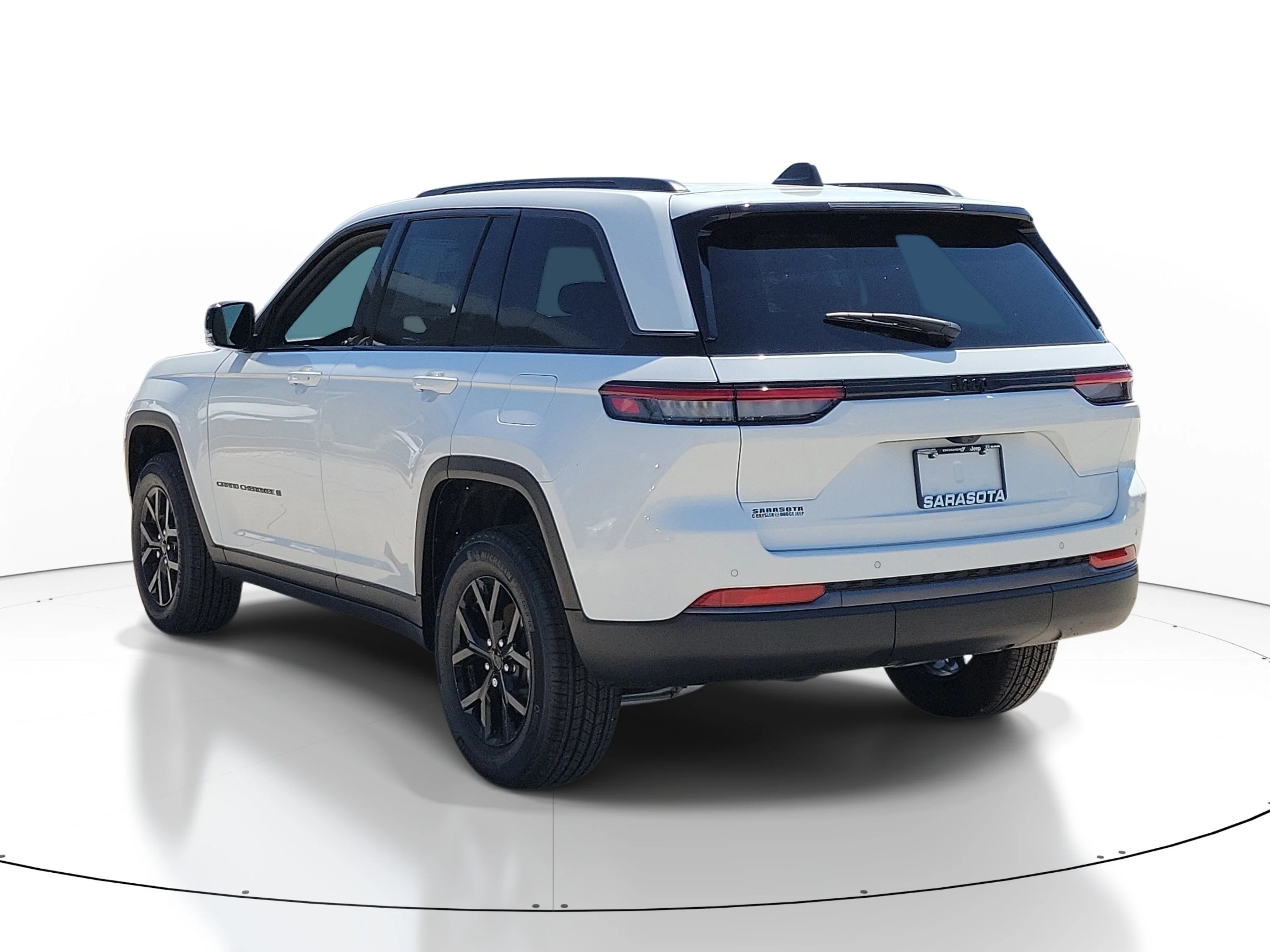 New 2026 Bright White Clearcoat Jeep Laredo Altitude image 4