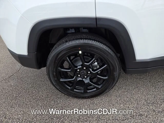 New 2026 Bright White Clear-Coat Exterior Paint Jeep Latitude image 14