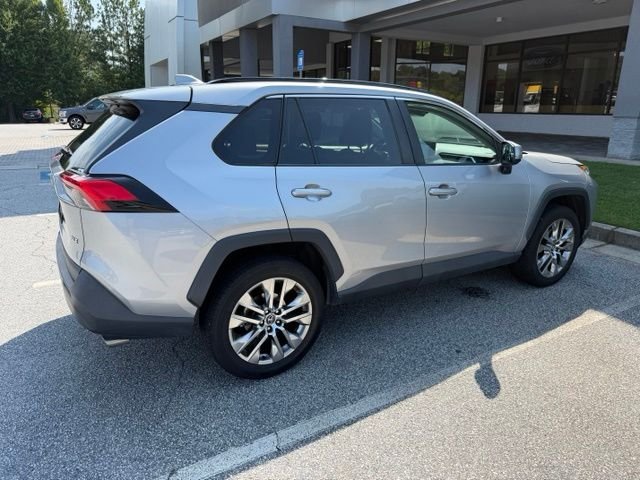 Used 2020 Silver Sky Metallic Toyota XLE Premium image 4