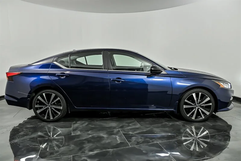 2022 Nissan Altima SR - Photo 10