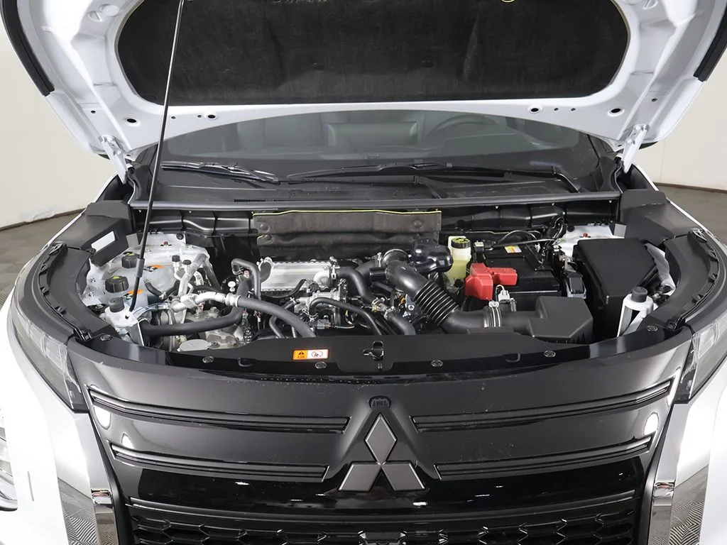 New 2026 White Mitsubishi LE 1.5T S-AWC image 19