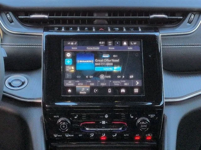 Used 2023 White Jeep Altitude image 18