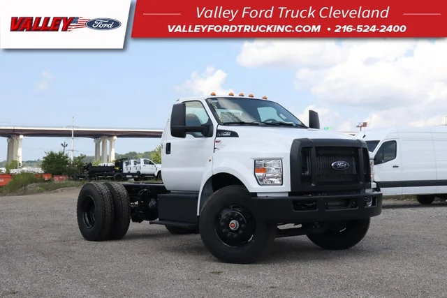 2027 Ford F-750SD Base Chassis Cab
