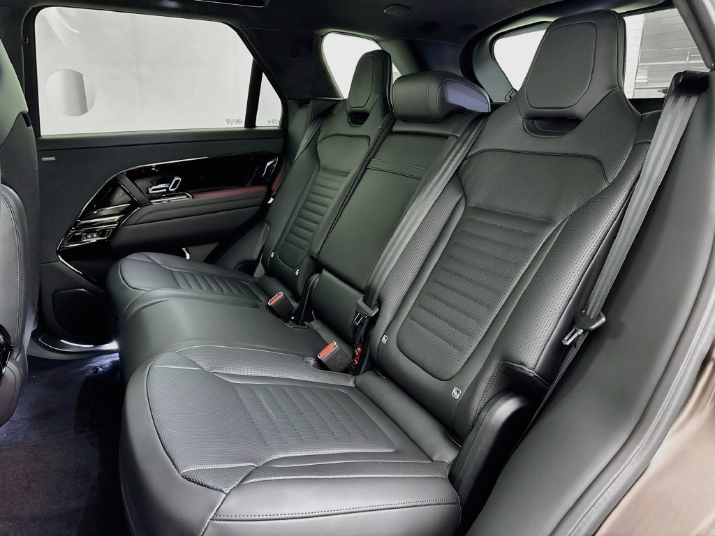 New 2027 Tourmaline Brown in Satin finish Land Rover SV image 25