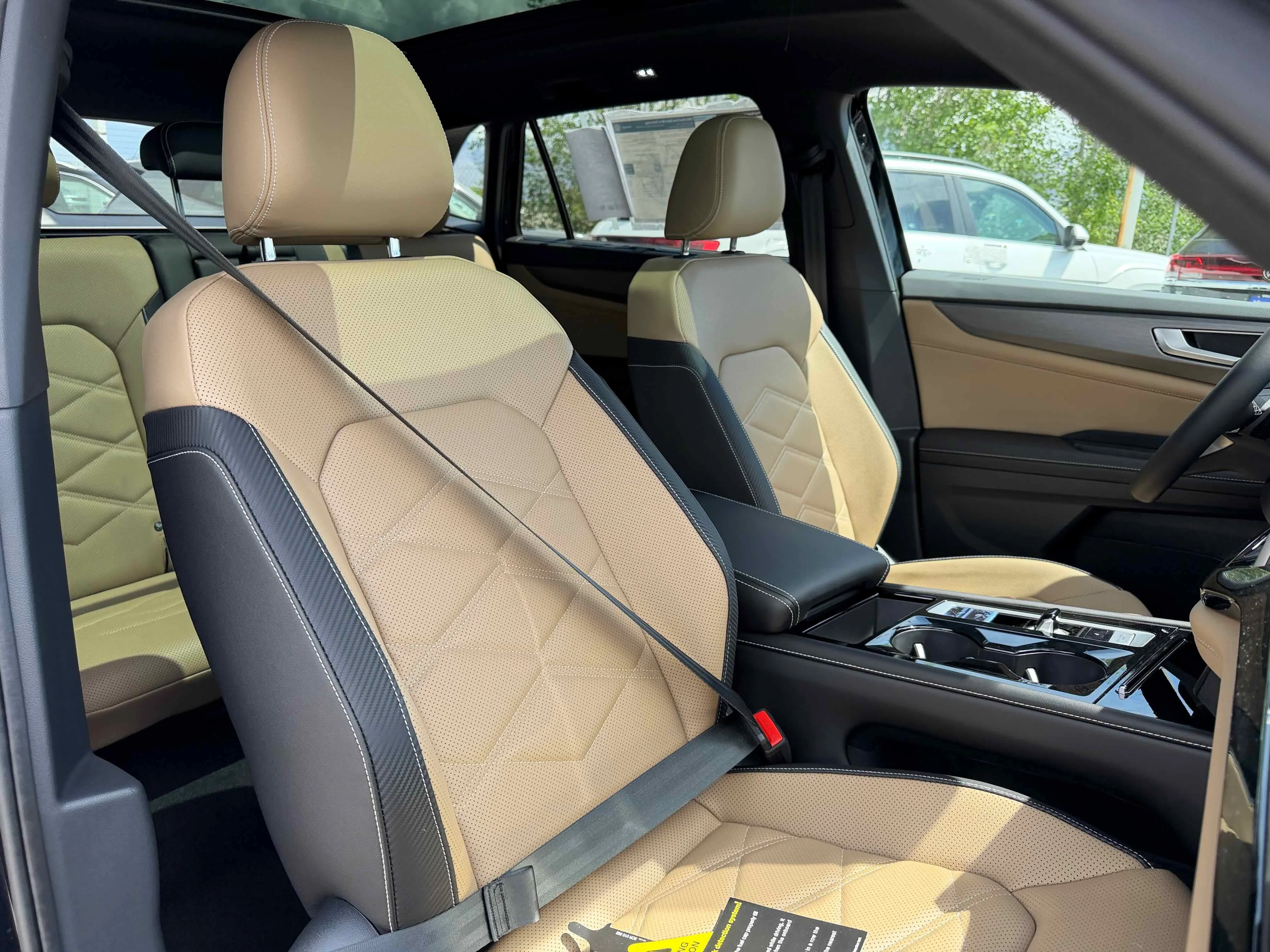 New 2026 Deep Black Volkswagen 2.0T SE w/Technology image 31